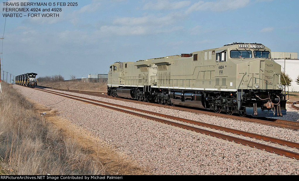 FXE AC44C6M Units 4924 and 4928